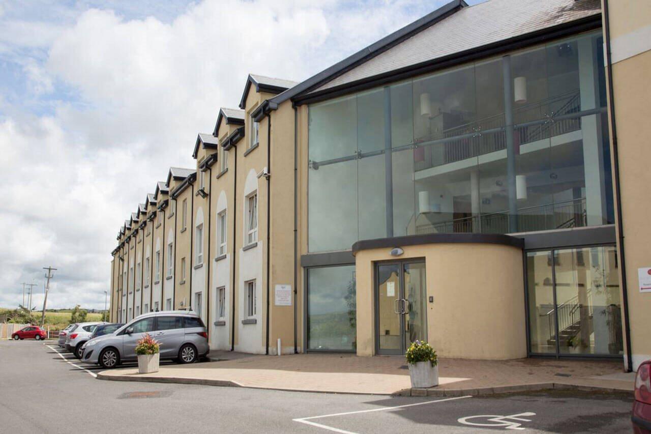 Lahinch Coast Hotel And Suites Экстерьер фото