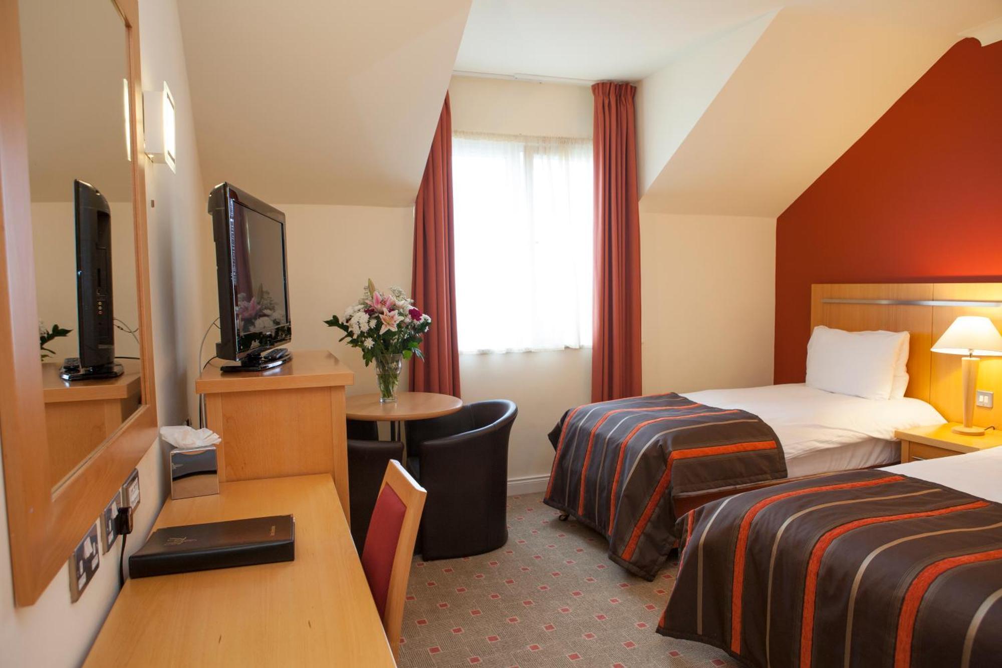 Lahinch Coast Hotel And Suites Экстерьер фото
