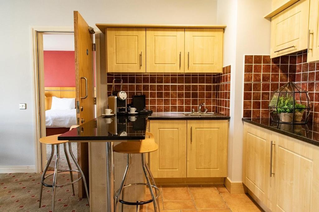 Lahinch Coast Hotel And Suites Экстерьер фото